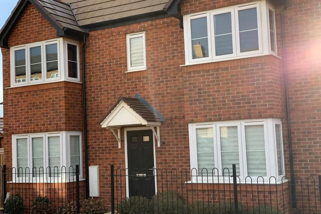 Stanton Cross 5 Persons 3 Bed * Wellingborough